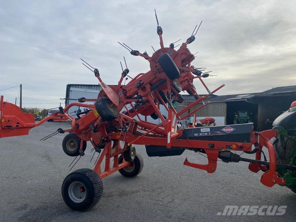 Kuhn GF8712T Граблі і сінозворушувачі