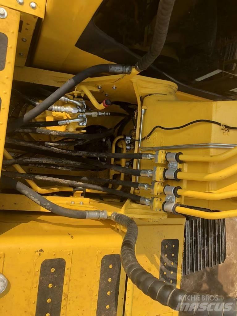 Komatsu PC200-8 Гусеничні екскаватори