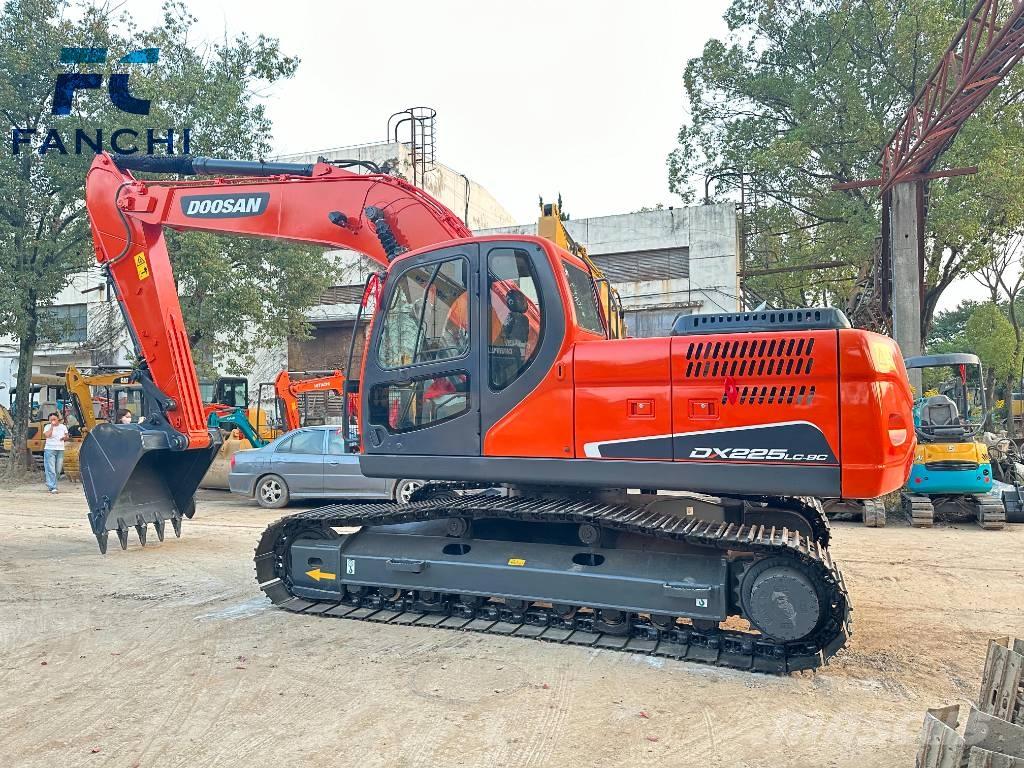 Doosan DX 225 LC Гусеничні екскаватори