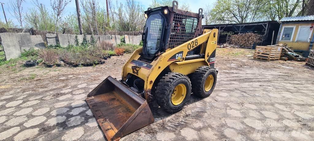 CAT 236 B Малі навантажувачі