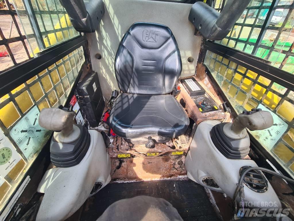 CAT 236 B Малі навантажувачі