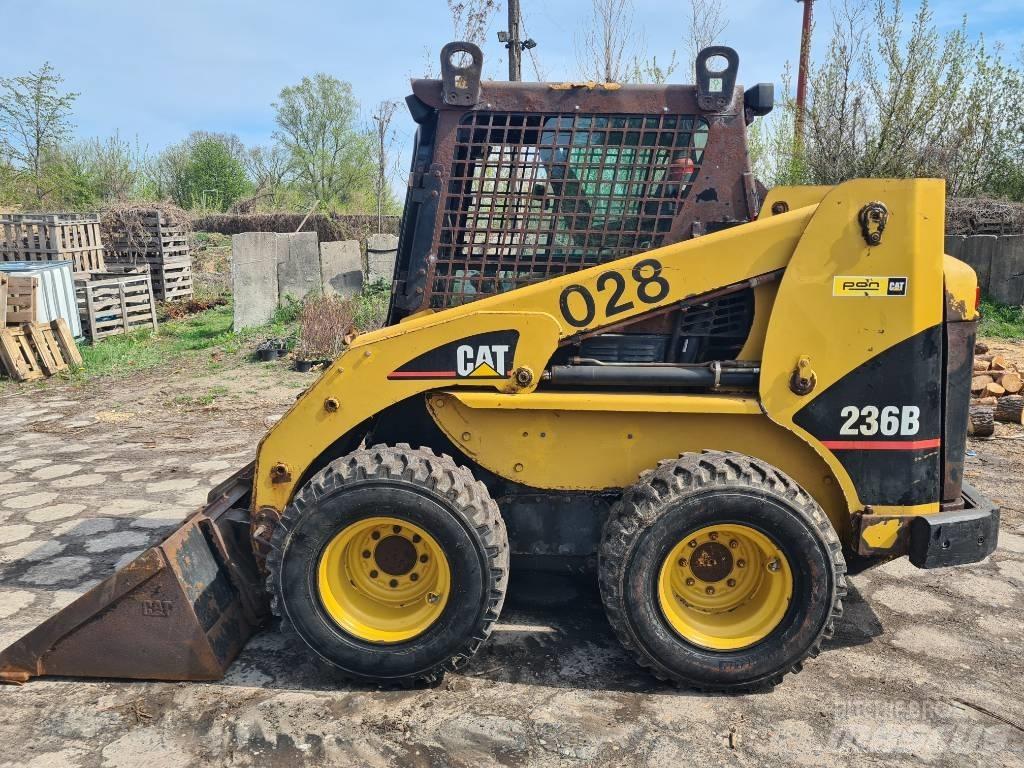 CAT 236 B Малі навантажувачі