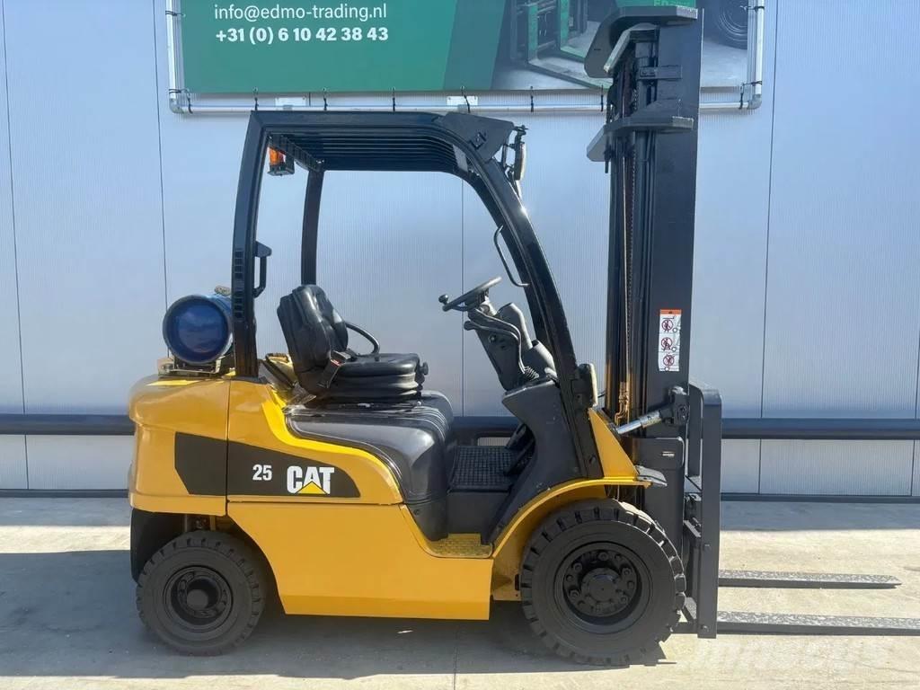 CAT GP25N Heftruck Газові навантажувачі