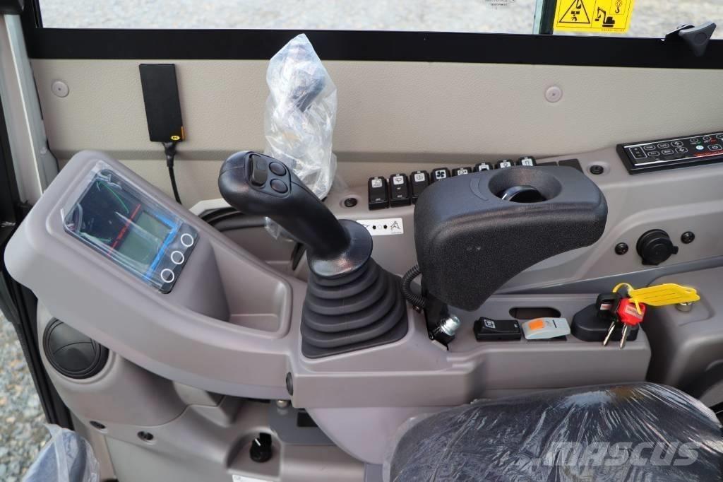 Takeuchi TB325R Міні-екскаватори < 7т
