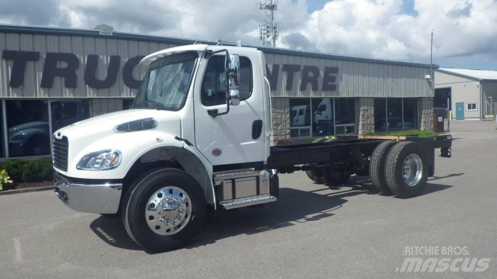 Freightliner M2106 Шасі з кабіною