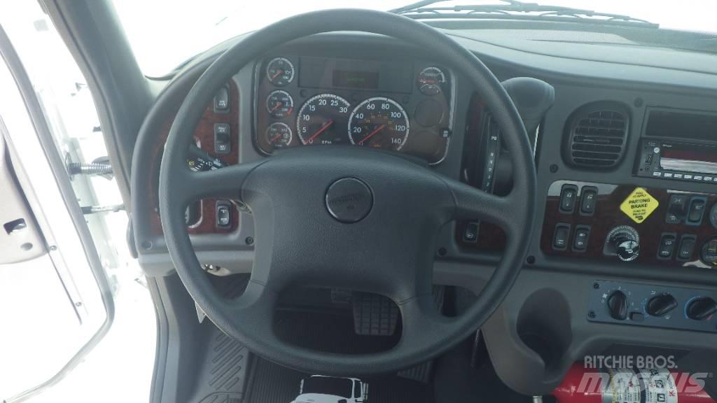 Freightliner M2106 Шасі з кабіною