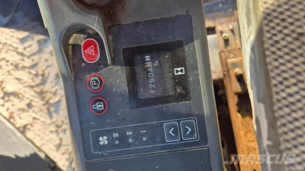 JCB JS 130 Гусеничні екскаватори