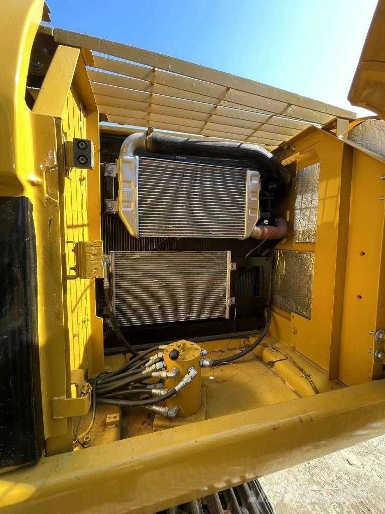 CAT 320 C Гусеничні екскаватори