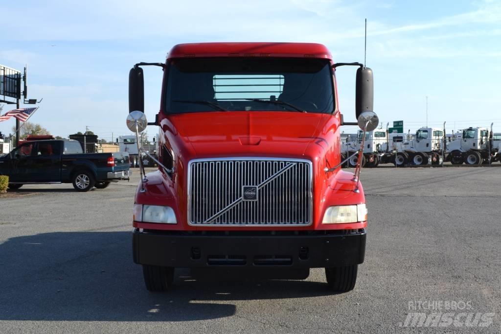 Volvo VNM 42 T200 Тягачі