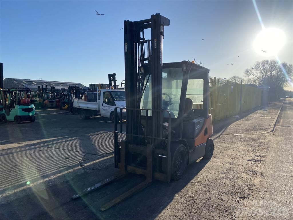 Doosan D30S-5 Дизельні навантажувачі