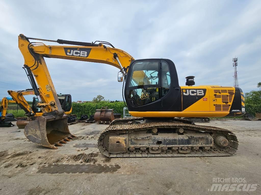 JCB 235 HD Гусеничні екскаватори