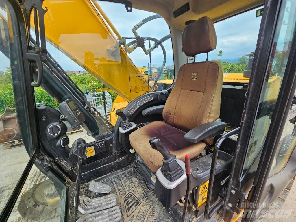 JCB 235 HD Гусеничні екскаватори