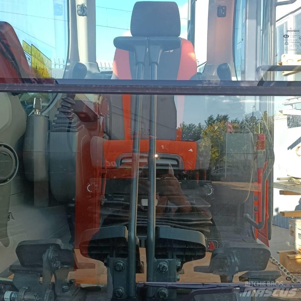 Doosan DX235NLC-5 Гусеничні екскаватори