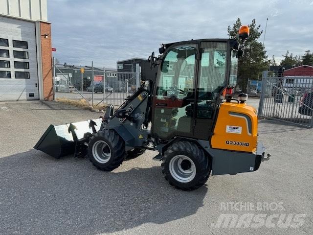 GiANT G2300 HD Малі навантажувачі