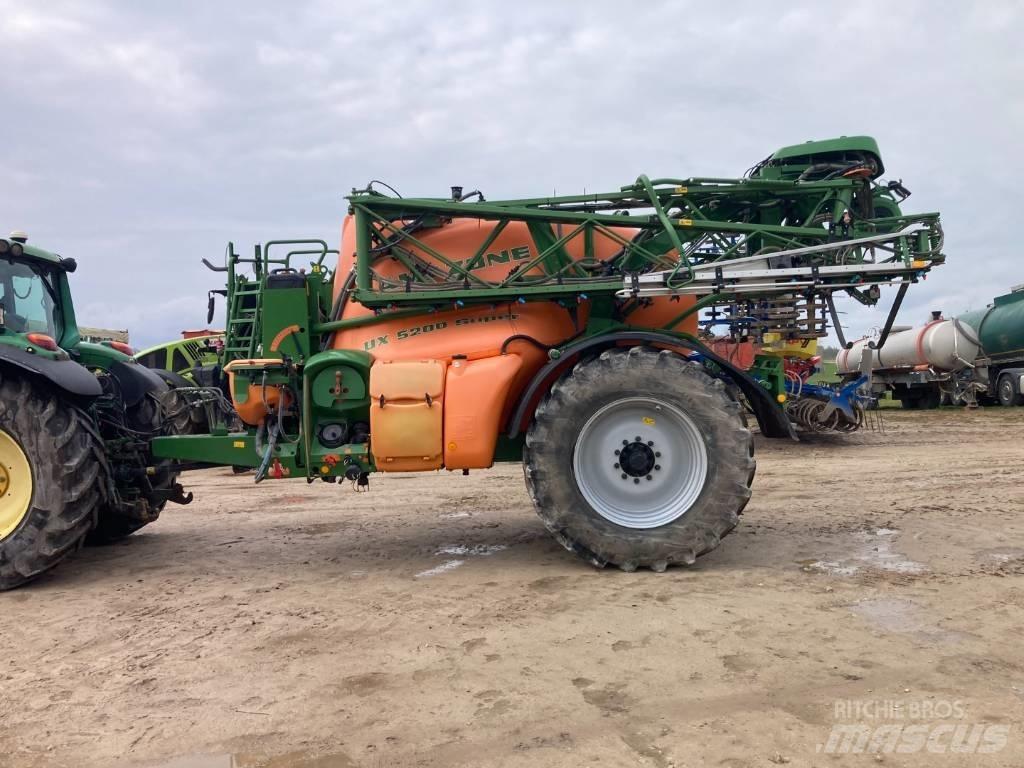 Amazone UX 5200 Причіпні обприскувачі