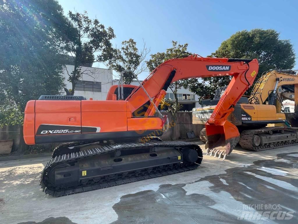 Doosan DX 225 LC Гусеничні екскаватори