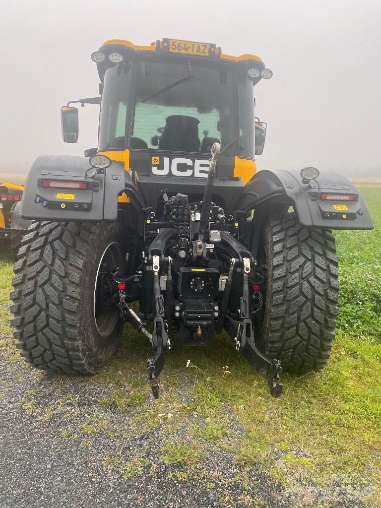 JCB Fastrac 4220 Трактори