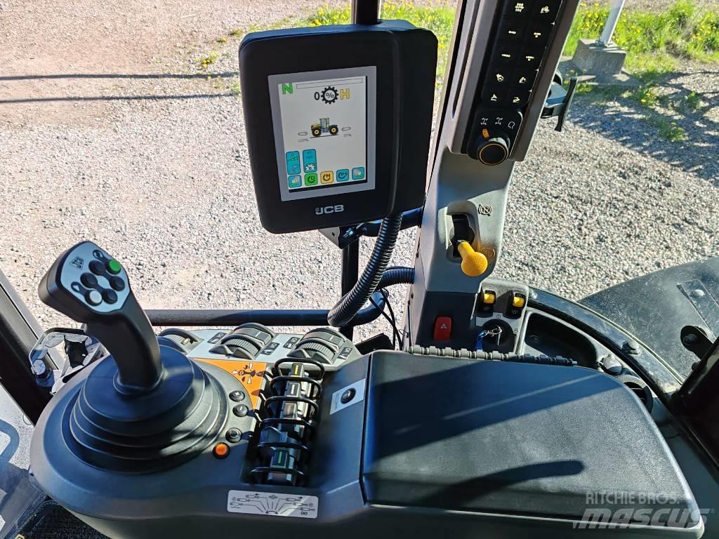 JCB Fastrac 4220 Трактори