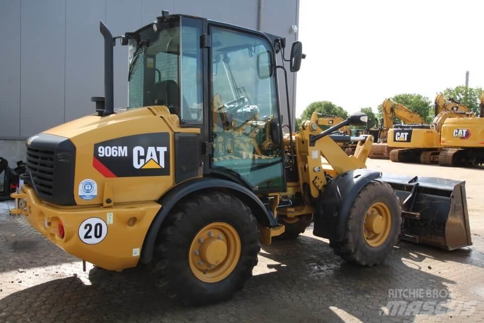 CAT 906M Фронтальні навантажувачі