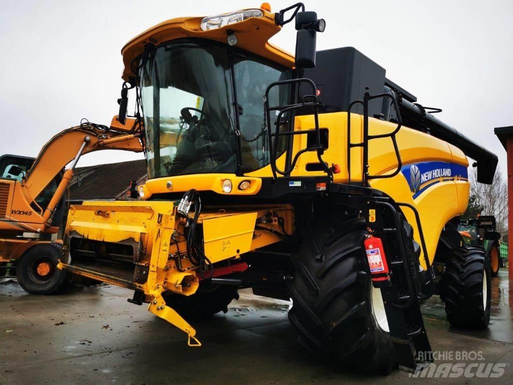 New Holland CX8070 Зернозбиральні комбайни