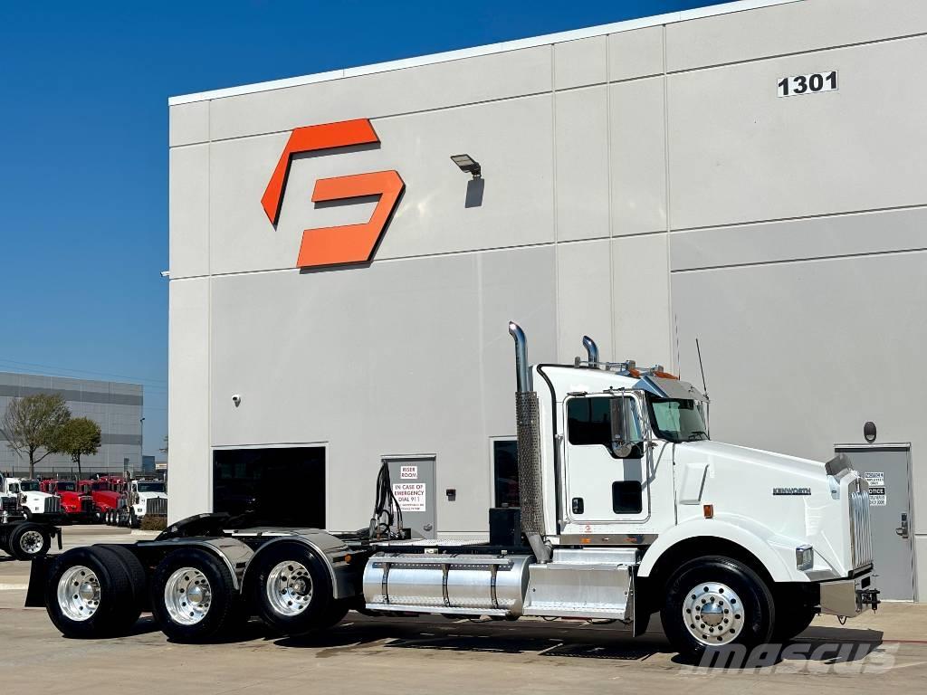 Kenworth T 800 Тягачі