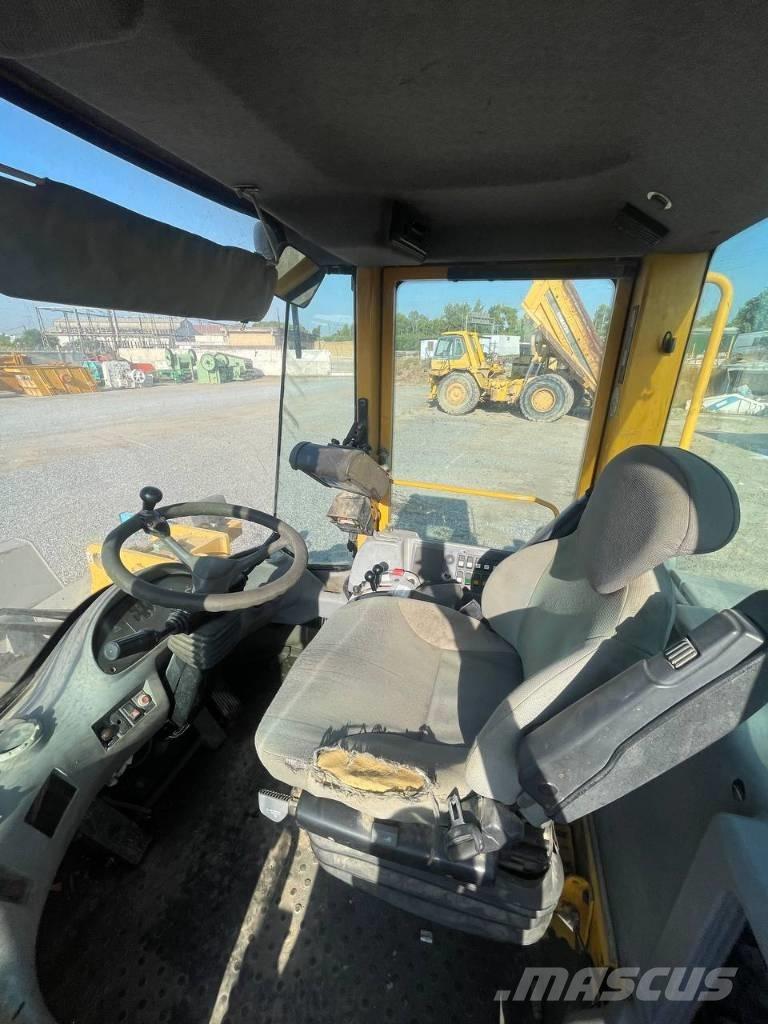 Volvo L 120 E Фронтальні навантажувачі