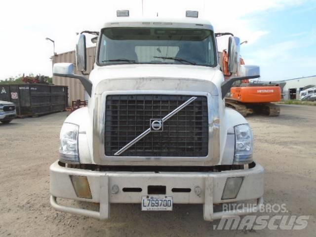 Volvo VNL Тягачі