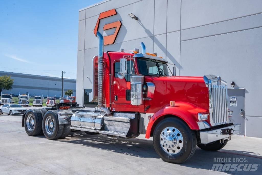 Kenworth W 900 Тягачі