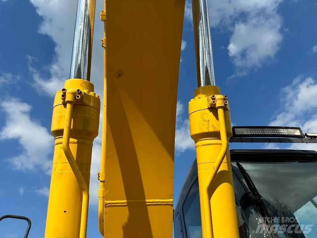New Holland E215 Гусеничні екскаватори