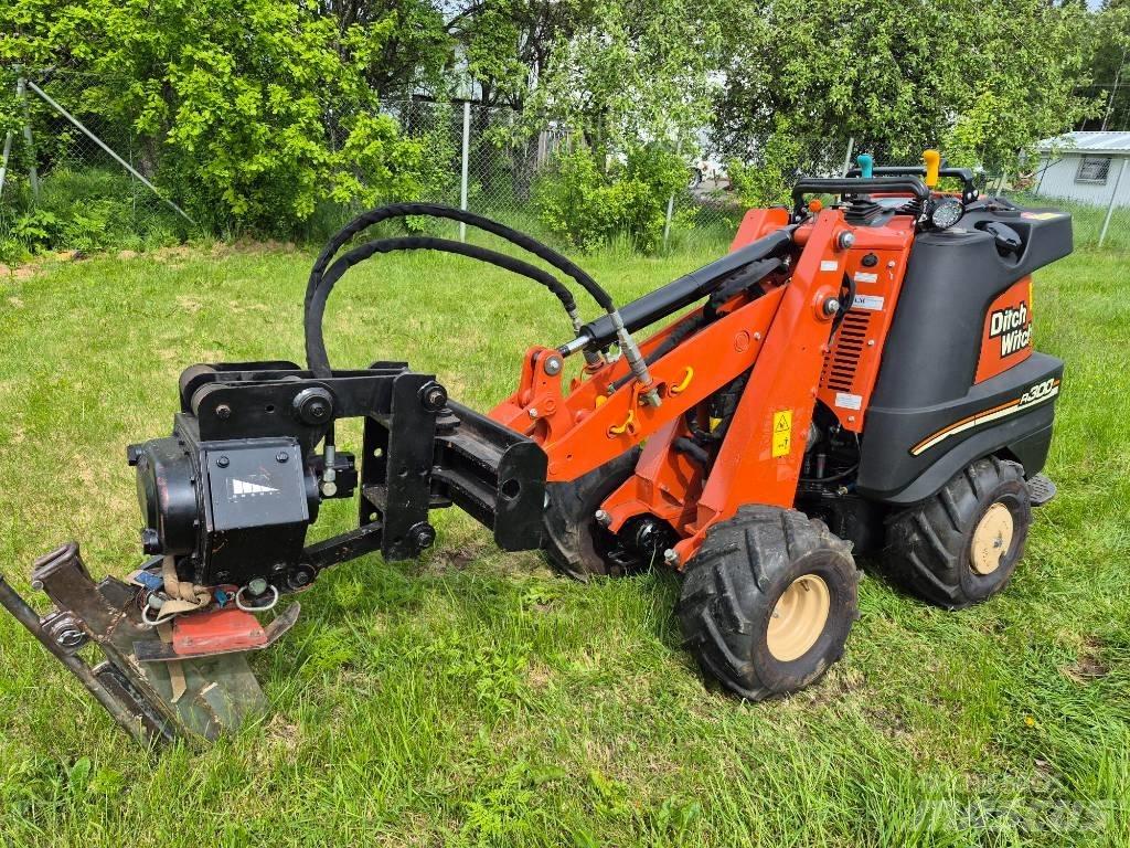 Ditch Witch R300 Канавокопачі