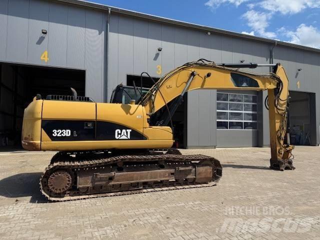 CAT 323 D L Гусеничні екскаватори