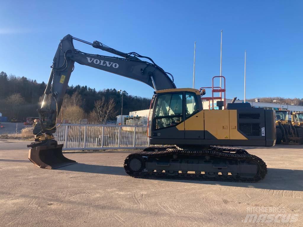 Volvo EC 220 E Гусеничні екскаватори