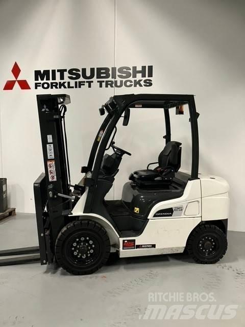 Mitsubishi FD25N3 Дизельні навантажувачі