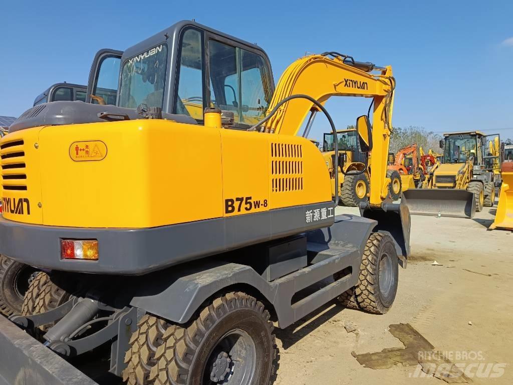 Xinyuan XYB75W-9 Гусеничні екскаватори
