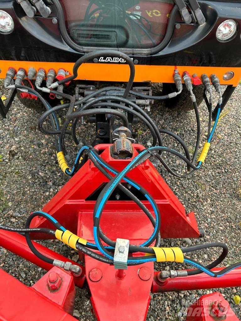 Ladog T1400 Трактори