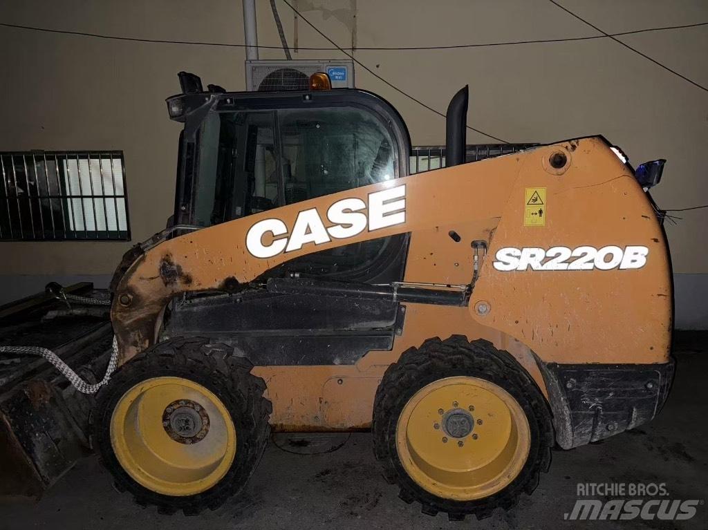 CASE SR 220B Міні-навантажувачі