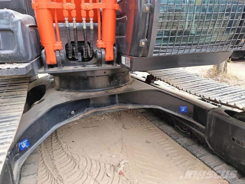 Hitachi ZX120-6 Гусеничні екскаватори