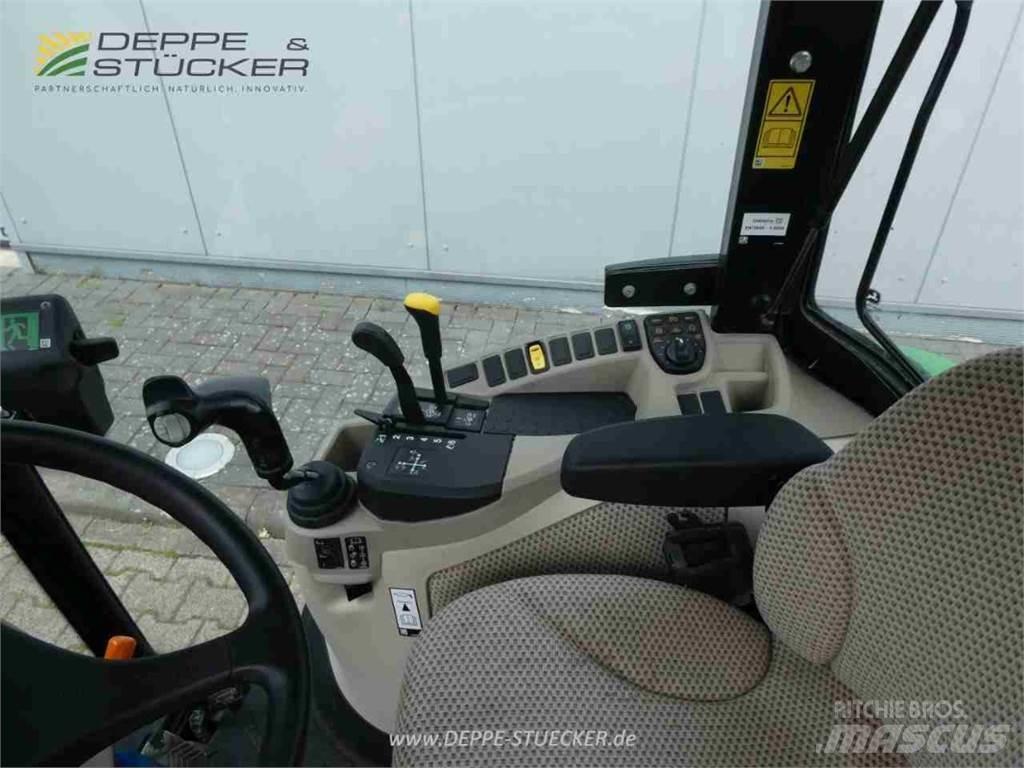 John Deere 3046R Трактори