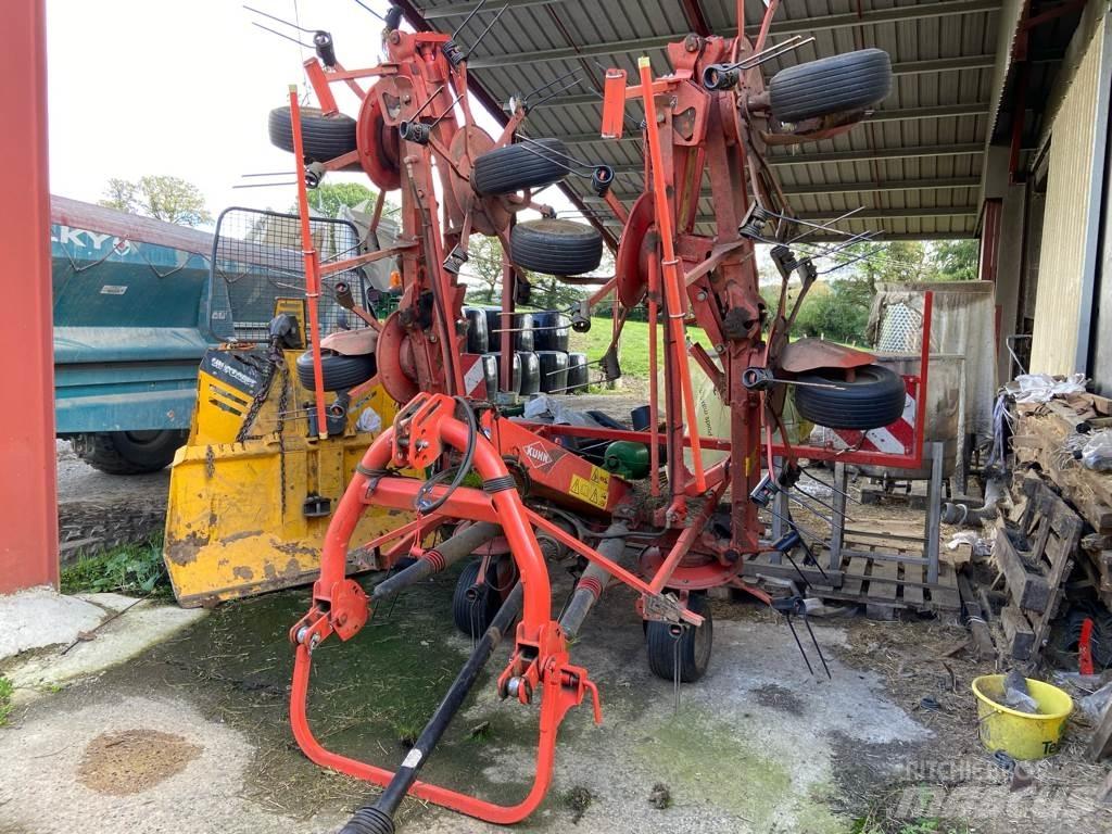 Kuhn GF8702 Граблі і сінозворушувачі