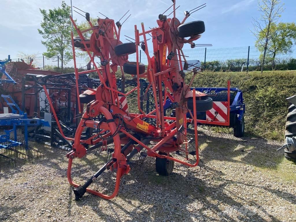 Kuhn GF8702 Граблі і сінозворушувачі
