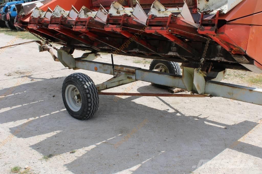 CLAAS Mega 208 Зернозбиральні комбайни