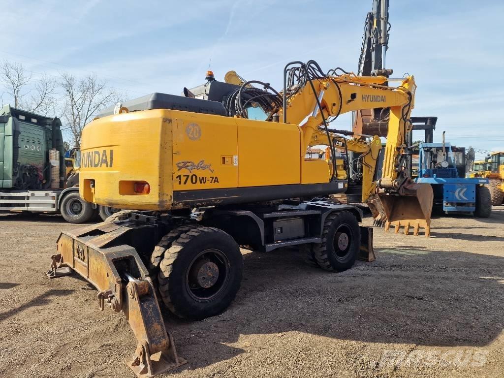 Hyundai R 170 W Колісні екскаватори