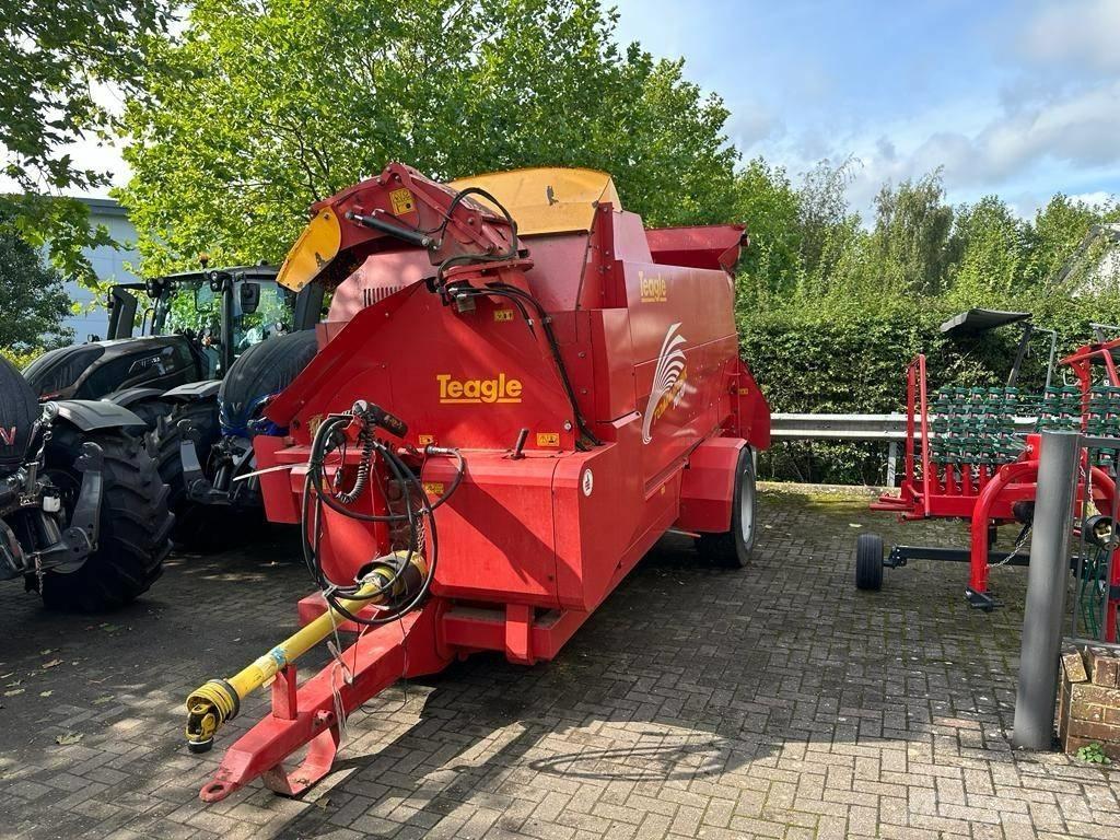TEAGLE TOMAHAWK 1010 Роздрібнювачі, різаки і розпаковувачі тюків
