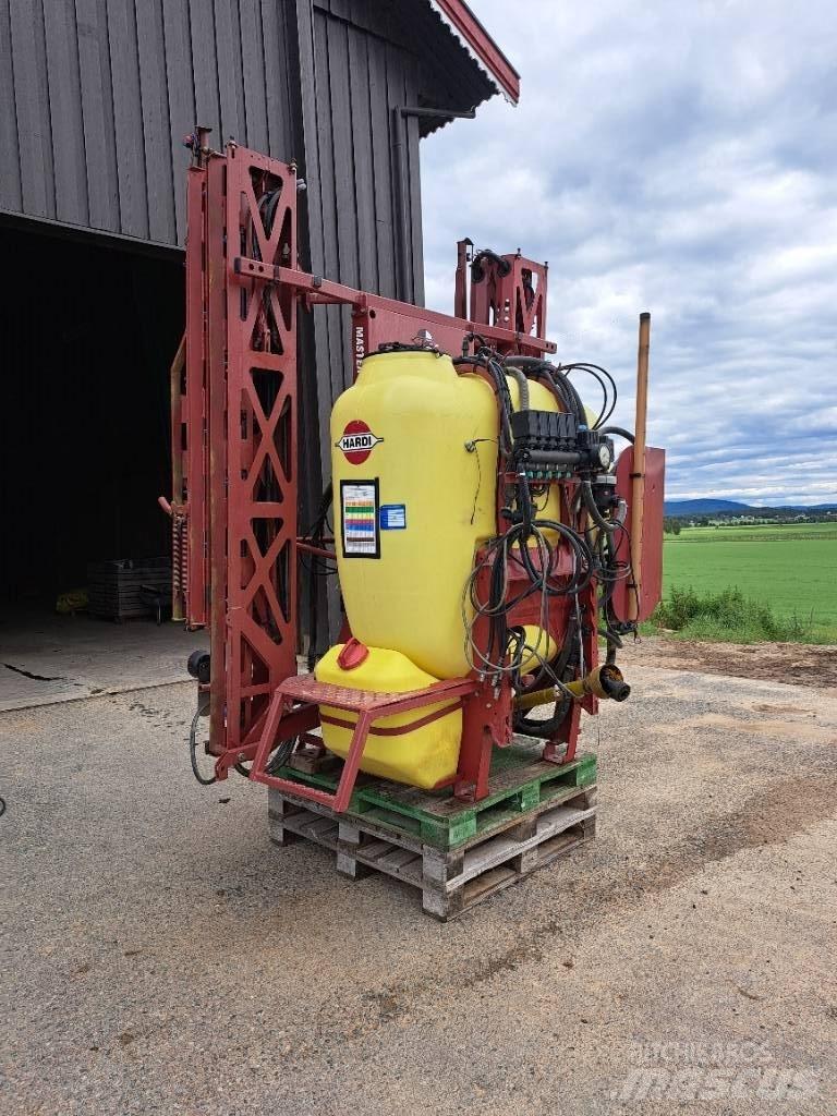 Hardi Master 1000 Причіпні обприскувачі