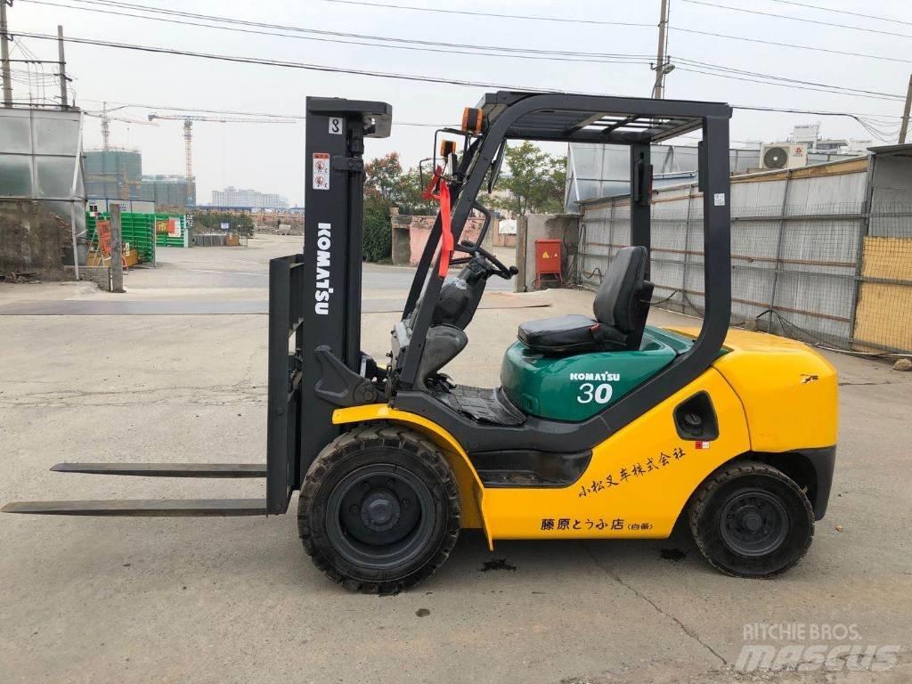 Komatsu FD30 Дизельні навантажувачі