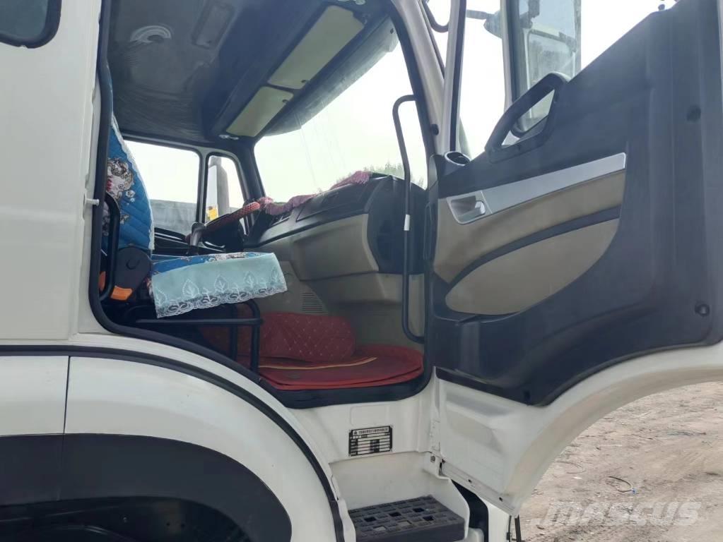 Sinotruk HOWO 371hp Тягачі