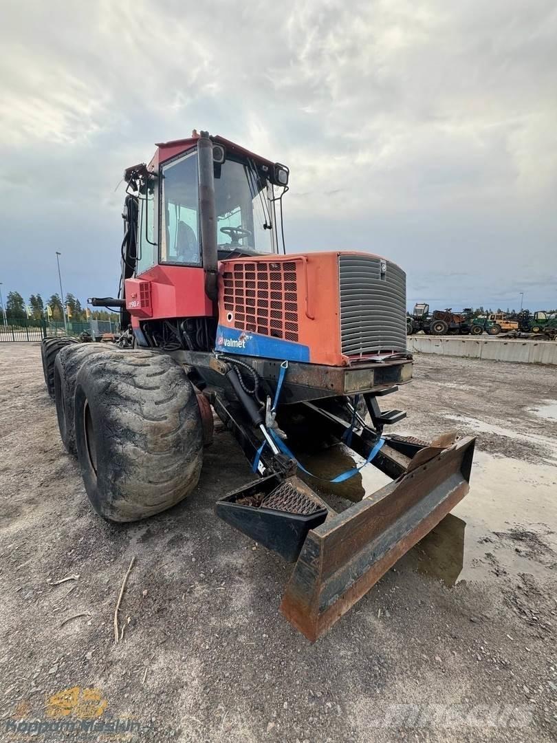 Valmet 890.2 Форвардери