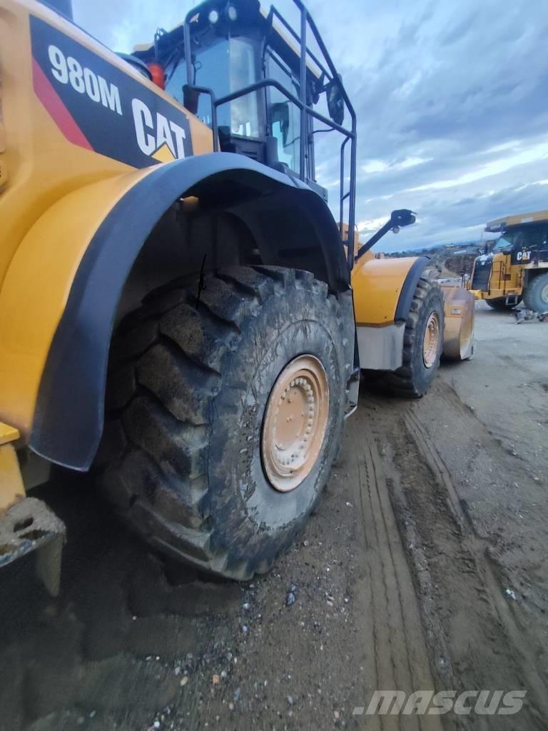 CAT 980M Фронтальні навантажувачі