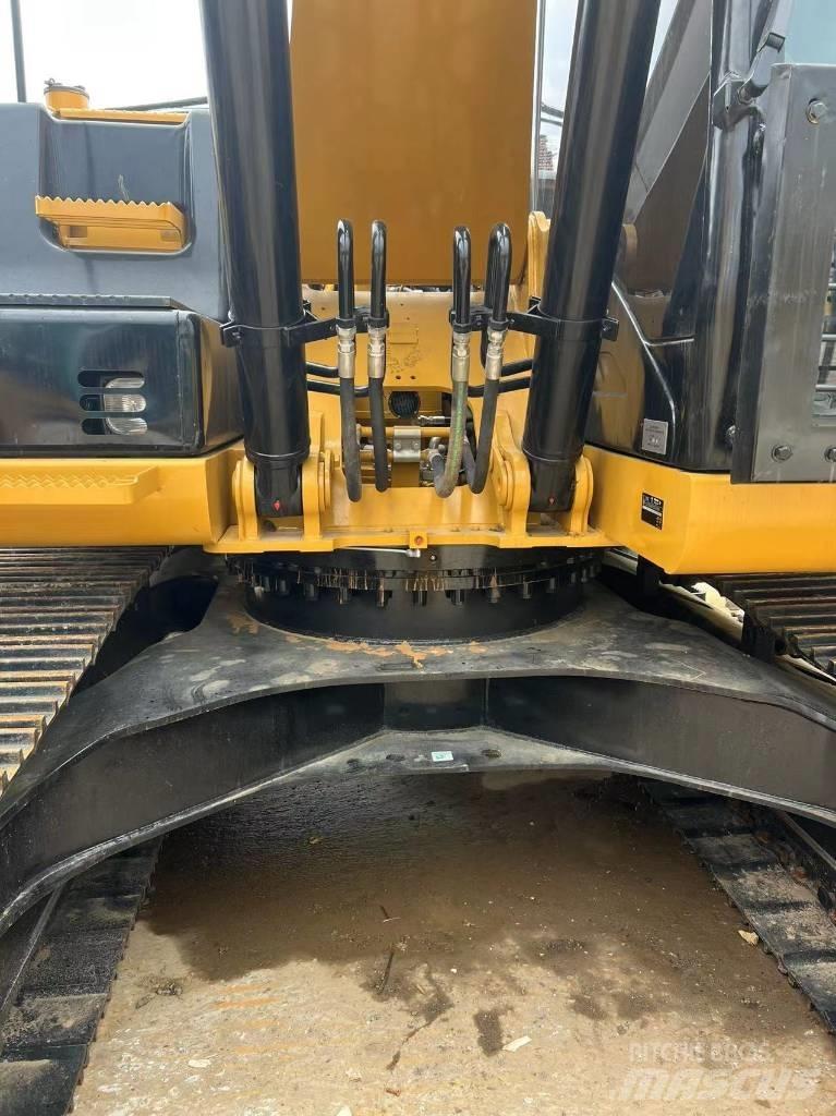 CAT 320 Гусеничні екскаватори