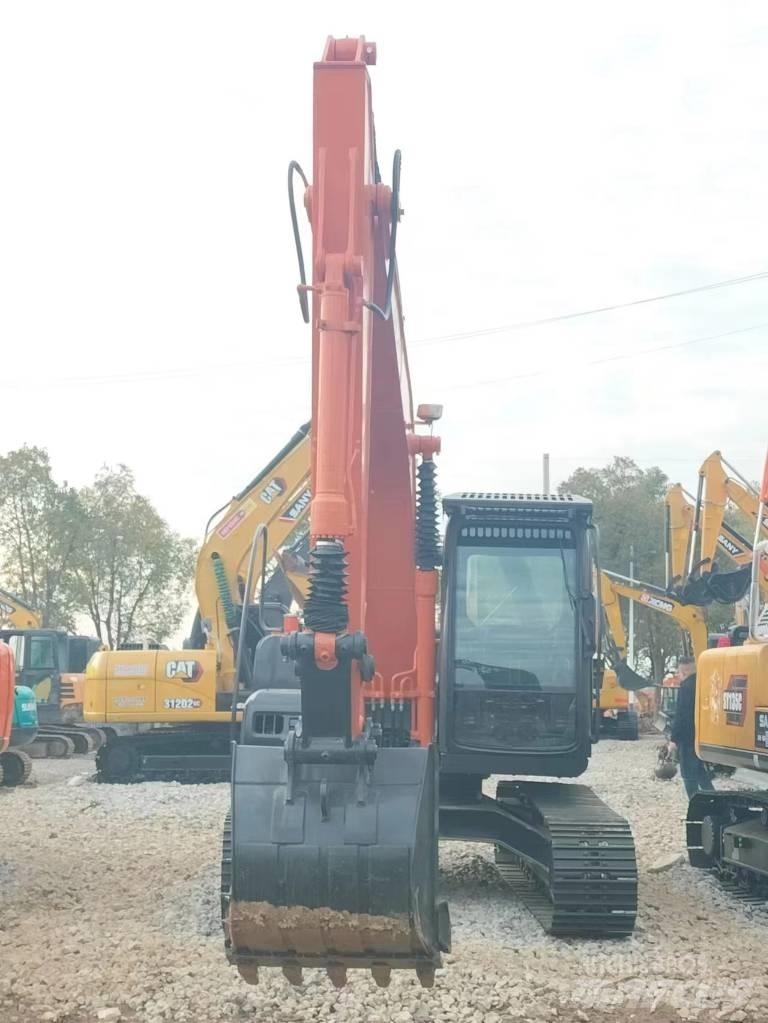 Hitachi ZX 120 Гусеничні екскаватори